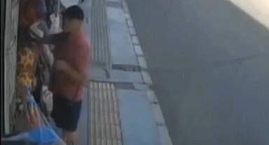 İade almadı diye marketteki futbol toplarını patlattı