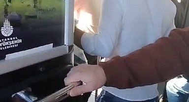 İETT otobüsü kapısı açık halde dakikalarca yolculuk etti, o anlar kaydedildi