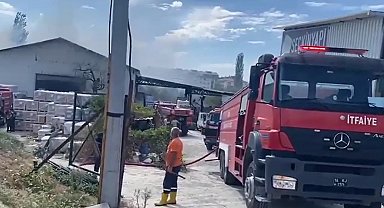 İnşaat malzeme deposunda yangın