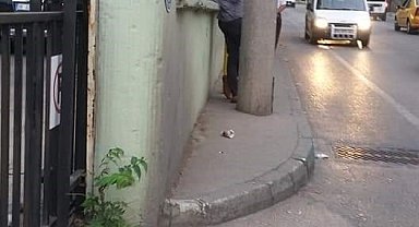 İnsanlar yürüyecek kaldırım bulamıyor