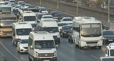 İstanbul'da eğitim öğretim döneminin başlamasıyla birlikte trafikte yoğunluk oluştu