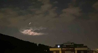 İstanbul'da gece çakan şimşekler vatandaşları korkuttu