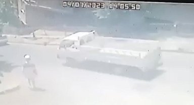 İstanbul'da kamyonet dehşeti kamerada: Ortalığı savaş alanına çevirdi