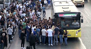 İstanbul'da okulların açılmasıyla birlikte trafik yoğunluğu oluştu