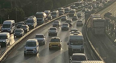 İstanbul'da okulların açılmasıyla trafik yoğunluğu arttı