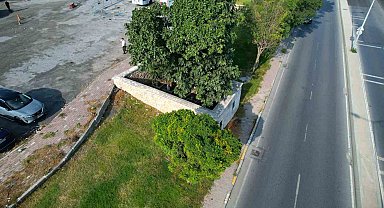 İstanbul'un fethinde şehit olan askerlerin kabirlerinin bulunduğu türbe çöplüğe döndü