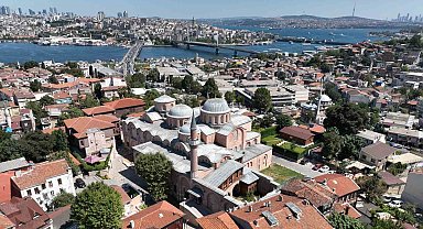 İstanbul'un ilk eğitim kurumu olan Molla Zeyrek Camii ihtişamıyla dikkat çekiyor