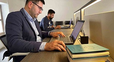 İzmir Büyükşehir'den gençlere yapay zekâ eğitimi