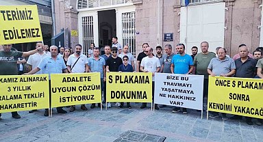İzmir'de 'S Plaka' araç sahipleri Büyükşehir önünde eylem yaptı