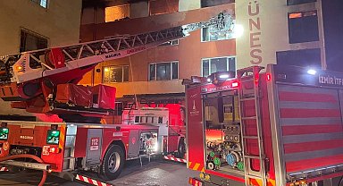 İzmir'de 4 katlı binada yangın paniği