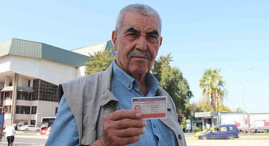 İzmir'de 65 yaş üstü vatandaşlar ücretsiz toplu taşımadan memnun