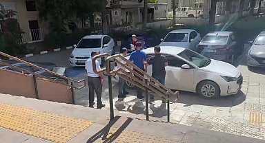 İzmir'de Atatürk Anıtı'na saldıran şüpheli tutuklandı