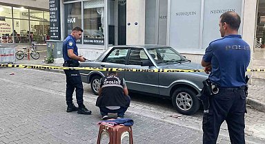 İzmir'de husumetlisini başından vuran şahsın kaçışı kamerada
