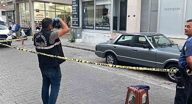 İzmir'de husumetlisinin sokak ortasında vurduğu şahıs ağır yaralandı