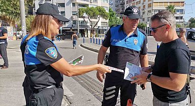 İzmirli öğrenciler okulda öğretmenlerine dışarıda polislere emanet