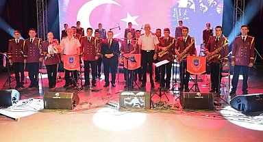 Jandarma Bandosundan coşkulu konser