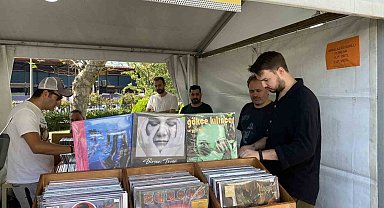 Kadıköy'de bu yıl plaklar Barış Manço anısına dönüyor
