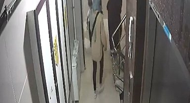 Kadın hırsızlar girdikleri daireden döviz, telefon ve makyaj malzemesi çaldı