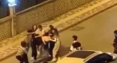 Kadınlar birbirine girdi, erkekler izledi