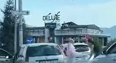 Kadınların tekme tokat kavgası kamerada