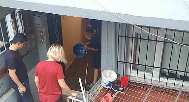 Kağıthane'de evleri su bastı, bir anne ve bebeği mahsur kaldı