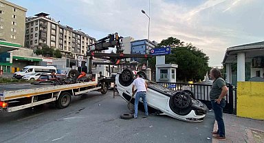 Kağıthane'de takla atan otomobil, Emniyet Müdürlüğü'nün önüne uçtu
