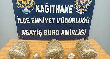 Kağıthane'de ticari takside uyuşturucu ticareti polise takıldı: 3 gözaltı