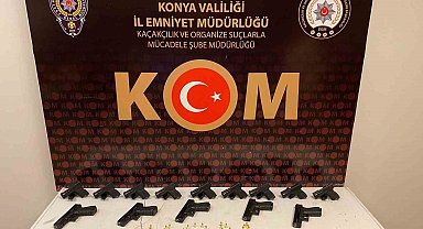 Kamp malzemeleri arasından çok sayıda ruhsatsız tabanca bulundu