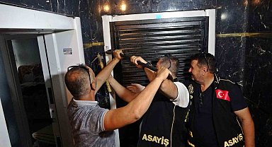 Kapılar koçbaşıyla kırıldı, evlerinden çöp atmaya çıkanlar dahi didik didik arandı
