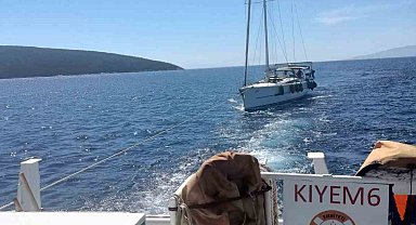 Karaada açıklarında sürüklenen tekneyi KIYEM ekipleri kurtardı