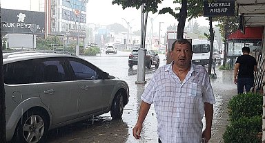 Kocaeli'de sağanak yağmur hayatı olumsuz etkiledi, caddeler sular altında kaldı