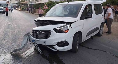 Kontrolden çıkan tır önce araçlara çarptı sonra devrildi: Kaza anı kamerada