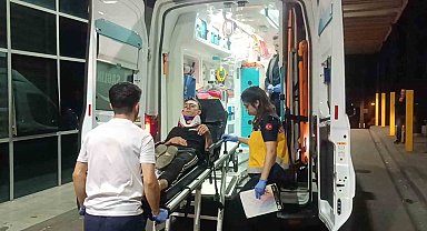 Kontrolünü kaybeden motokurye yere savrularak yaralandı
