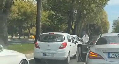 Konvoycular trafiği yavaşlattı, tepki gösteren vatandaş darp edildi