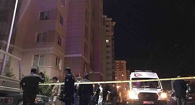 Konya'da 2 genç kız çıktıkları çatıdan aşağıya atladı