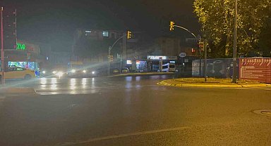 Küçükçekmece'de seyir halindeki araca silahlı saldırı: 1 yaralı