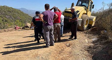 Kullandığı silindirin altında kalan sürücü hayatını kaybetti