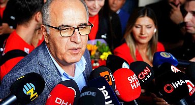 Mehmet Akif Üstündağ: "Türk voleybolu adına gurur duyuyorum"