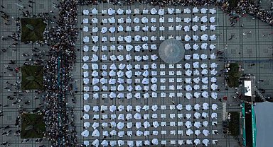 Mevlana'nın huzurunda 250 semazen aynı anda sema icra etti