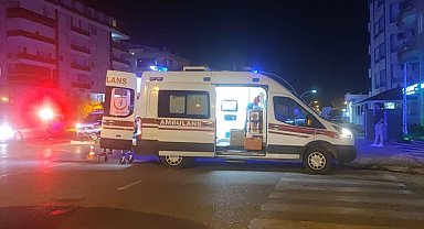 Motosikletle otomobilin çarpıştığı kazada baba kız hastanelik oldu
