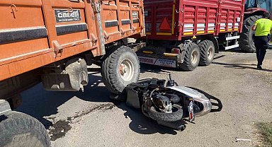Motosikletli genç römorkun altında kalarak yaşamını yitirdi