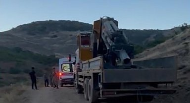 Muş'ta devrilen kepçede sıkışan operatörü AFAD ekipleri kurtardı