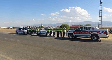 Muş'ta jandarma ekipleri, 479 öğrenciye emniyet kemerinin önemini anlattı