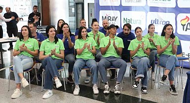 Nesibe Aydın Gençlik ve Spor Kulübü oyuncuları, öğrenciler ile buluştu