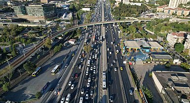 Okulların açılmasıyla oluşan trafik yoğunluğu böyle görüntülendi
