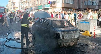 Otomobil alev topuna döndü, sürücü son anda kurtuldu