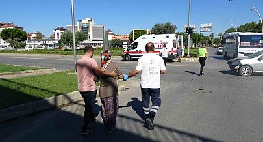 Otomobiller çarpıştı, sürücülerin eşleri yaralandı