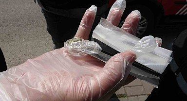 Pendik'te denetim esnasında taksideki bir yolcuda uyuşturucu madde ele geçirildi