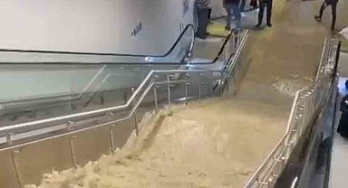 Pendik'te metro durağını su bastı