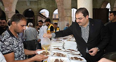 Sabah namazında 10 bin kişiye tirit ikramı